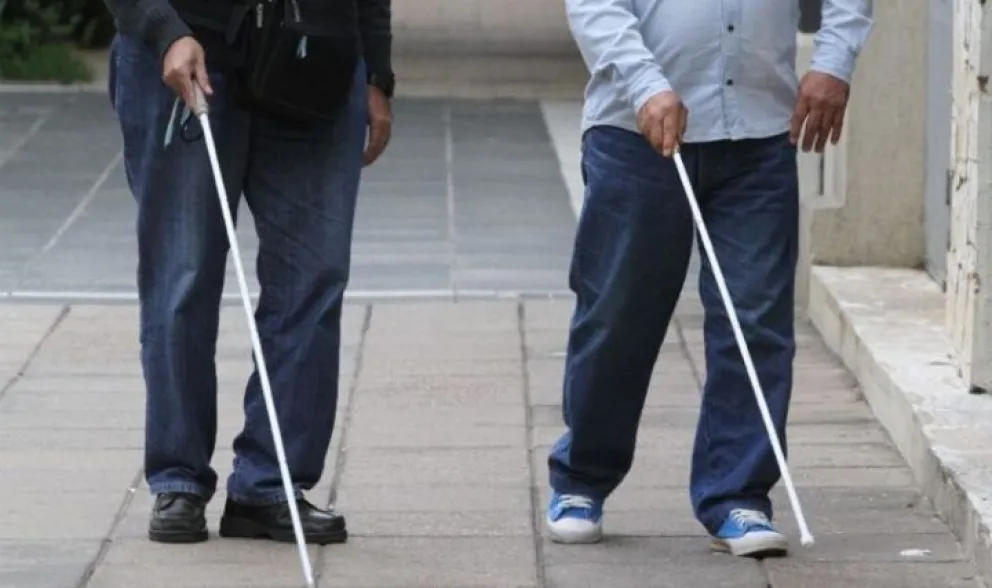 Robaron los bastones blancos a una asociación de ciegos de El Bolsón