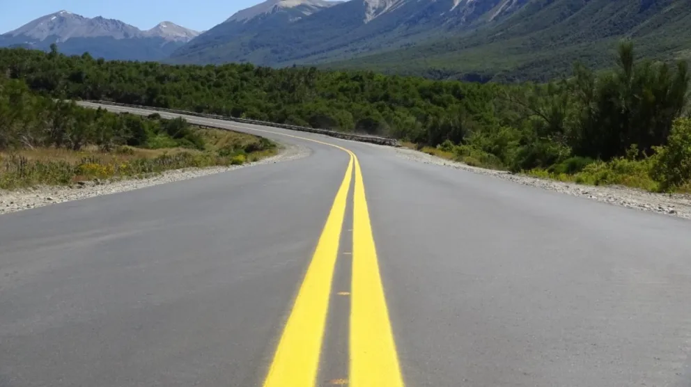 Nuevo señalamiento en la Ruta 40 en el tramo entre Bariloche y El Bolsón 