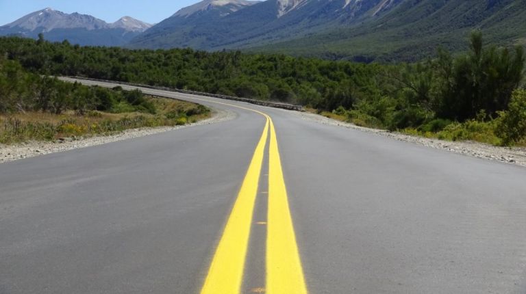 Nuevo señalamiento en la Ruta 40 en el tramo entre Bariloche y El ...