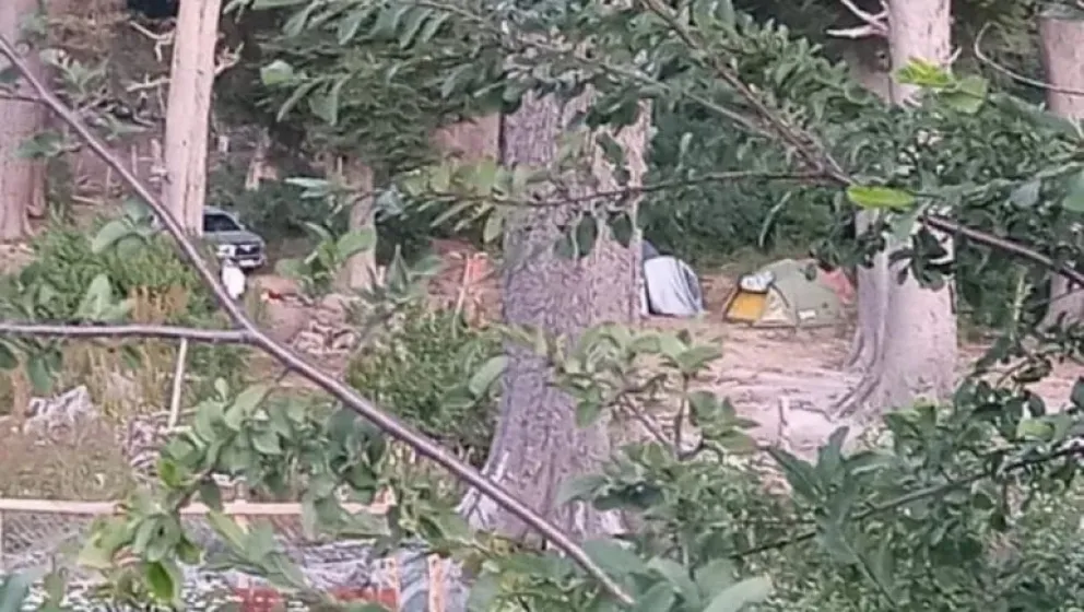 Turistas fueron denunciados por toma de tierras y estaban acampando en un área privada