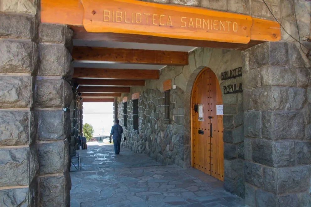 El encuentro con sabor "ruso" en la Biblioteca Sarmiento deberá esperar (fotos: Facundo Pardo).