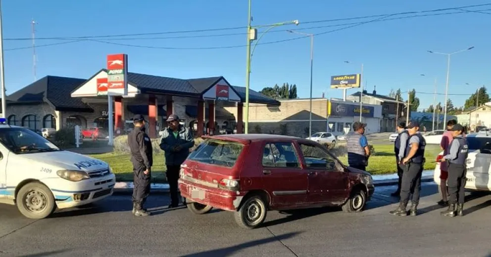 Ebrio al volante chocó, intentó darse a la fuga y se puso agresivo cuando le quisieron hacer el test
