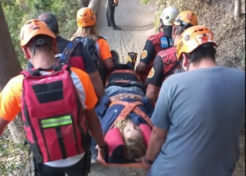 Una turista debió ser evacuada en el cerro Bayo por personal de rescate