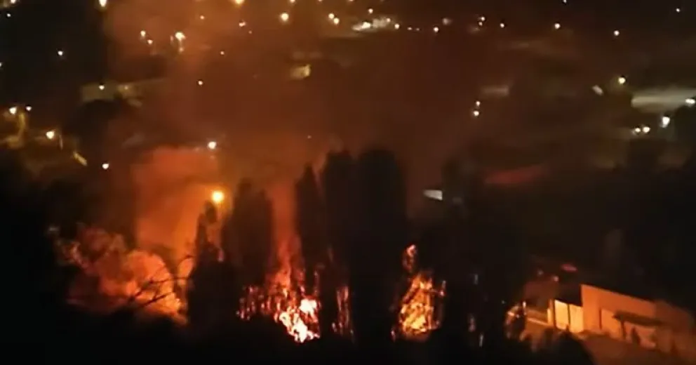 Voraz incendio en la barda del Lera afectó dos casas y las consumió por completo