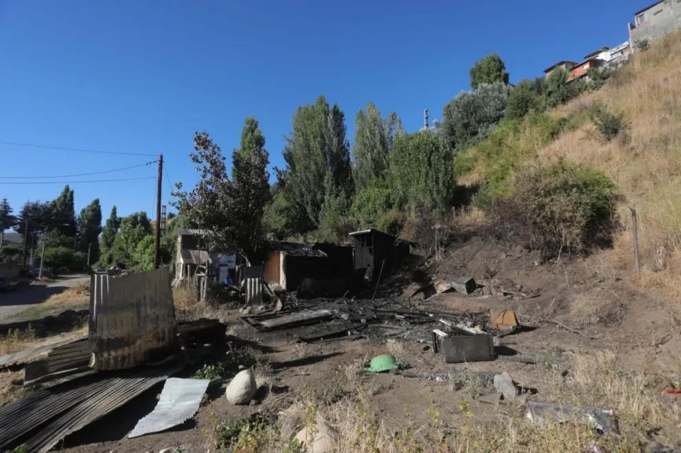 Pedido a la comunidad por parte de las familias que perdieron todo en el incendio del barrio Lera