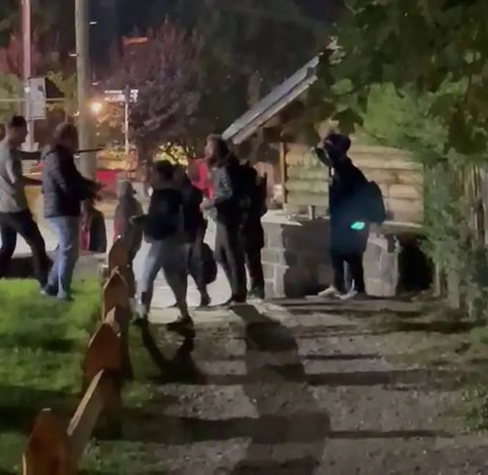 Violenta reacción de delincuentes cuando estaban robando en pleno centro de Bariloche 