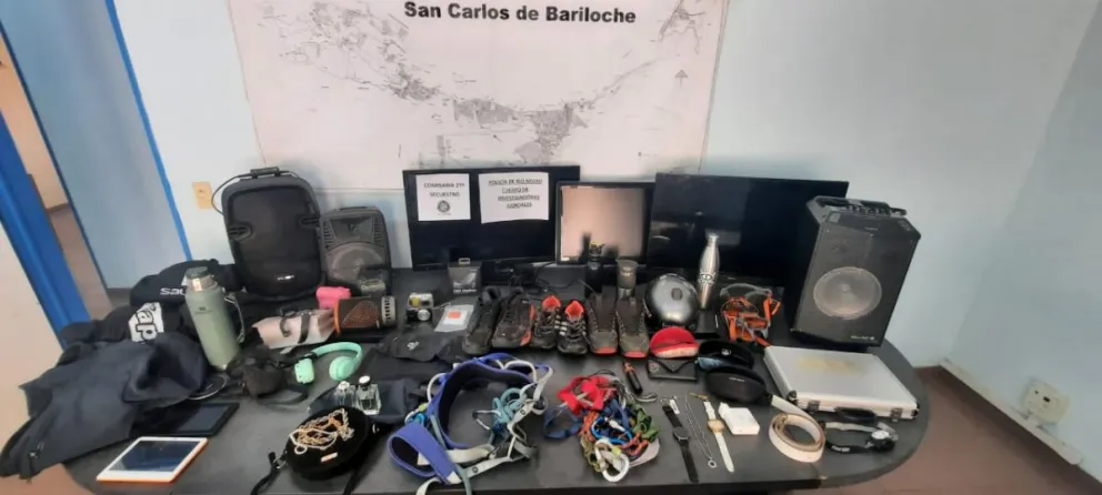 En cuatro casas del barrio Virgen Misionera la Policía encontró un arsenal de cosas robadas