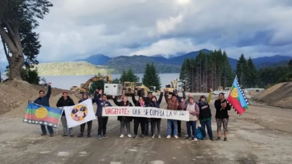 Mapuches levantan la protesta que impedía la salida de las máquinas de la obra de Circunvalación