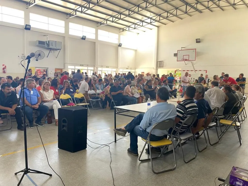 La convención radical aprobó la adhesión a Juntos Somos Río Negro