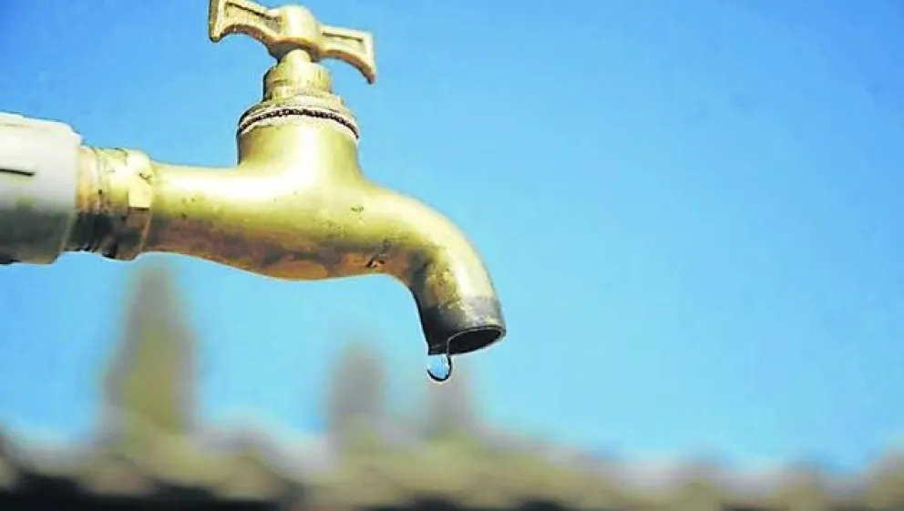 Vecinos del Oeste de Bariloche en alerta por falta de agua potable  