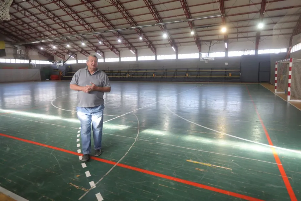 Anuncian mejoras en la luminaria y en todo el piso del Gimnasio número 3