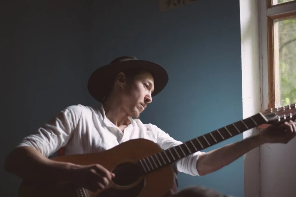 Fran Lanfré insiste con su versión más folk