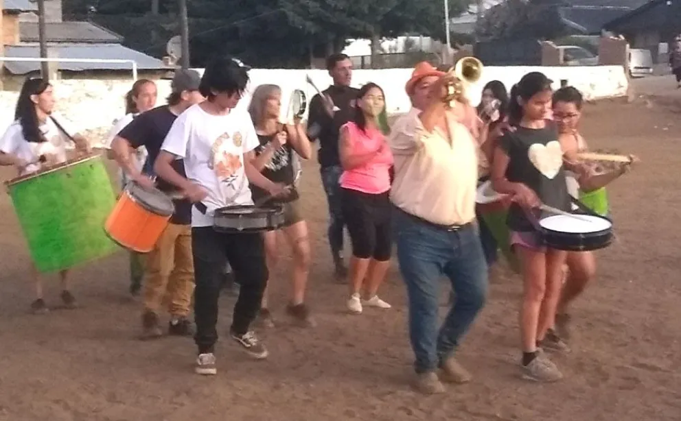 La comparsa Amancay festejó sus cinco años con baile, tambores y mucho color