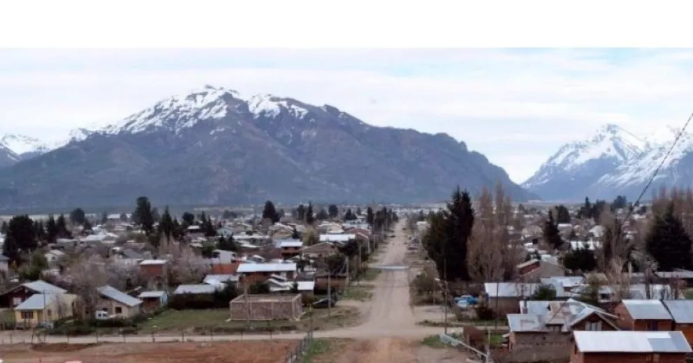 Un auto chocó varias veces a un patrullero durante una persecución