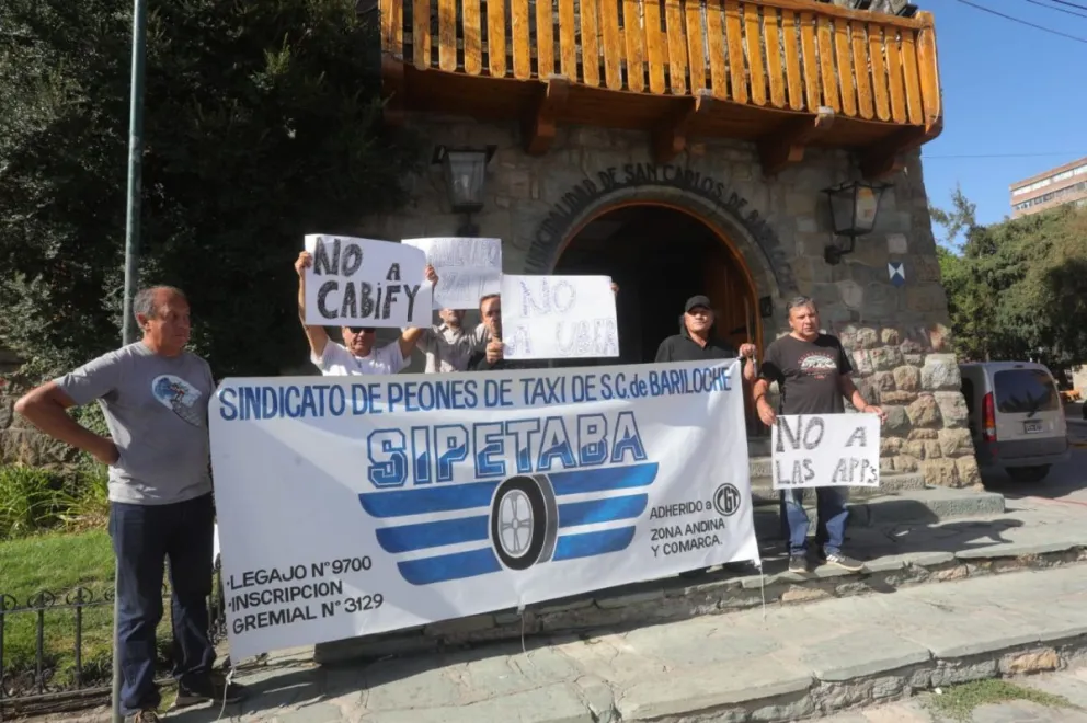 Desde el Sindicato de Peones de Taxis Bariloche también se oponen a Uber y Cabify