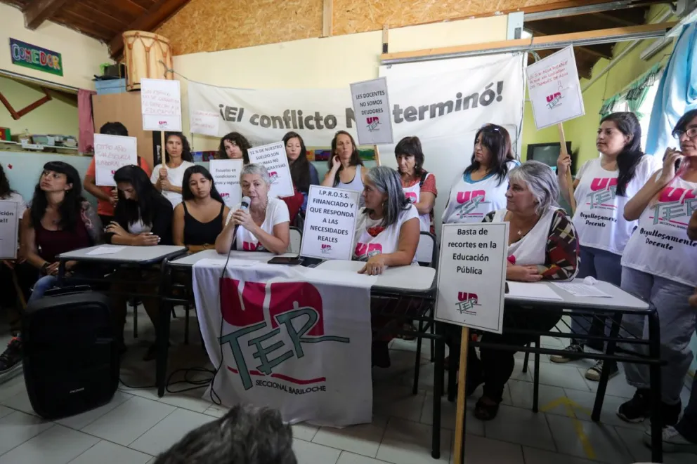 UnTER Bariloche va al congreso docente con mandato de rechazo, paro y no inicio de clases luego de las vacaciones
