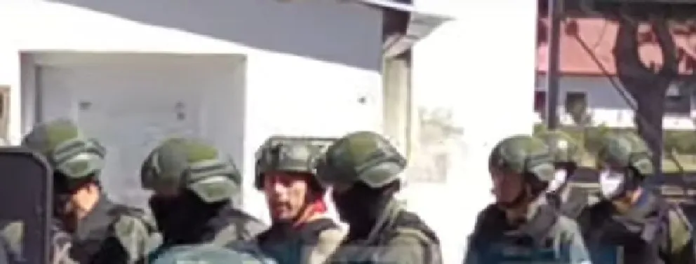 El grito desafiante del lonko al ingresar al penal de Esquel: “Fuera winka, viva la RAM”