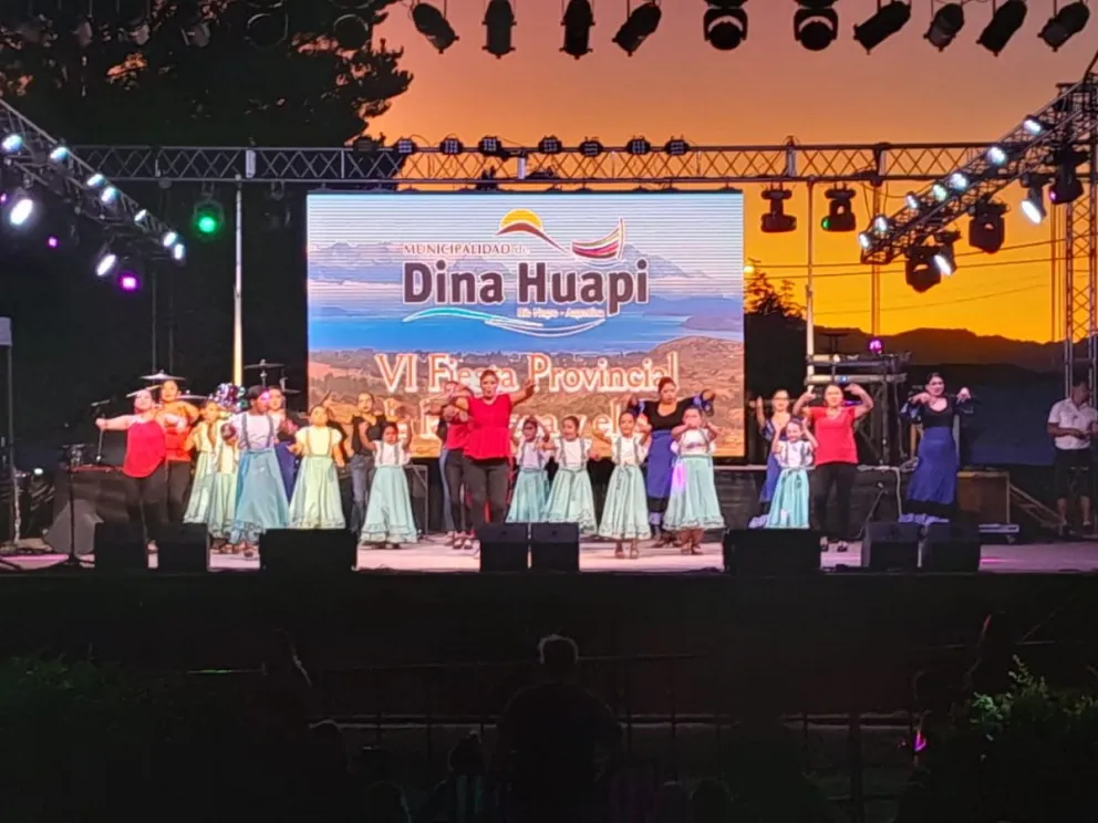 Dina Huapi brilló a más no poder con la Fiesta de la Estepa y el Sol