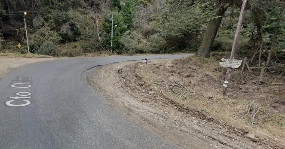 Impactante accidente frontal en el ingreso a Colonia Suiza: un ciclista con heridas graves