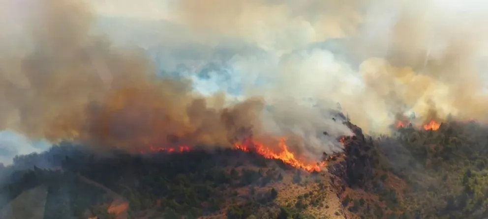 El incendio el Parque Nacional Los Alerces ya afectó unas 400 hectáreas