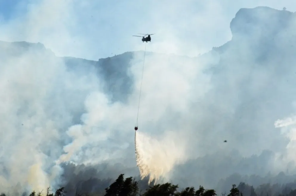 Incendio en Los Alerces: ya se quemaron 1.400 hectáreas