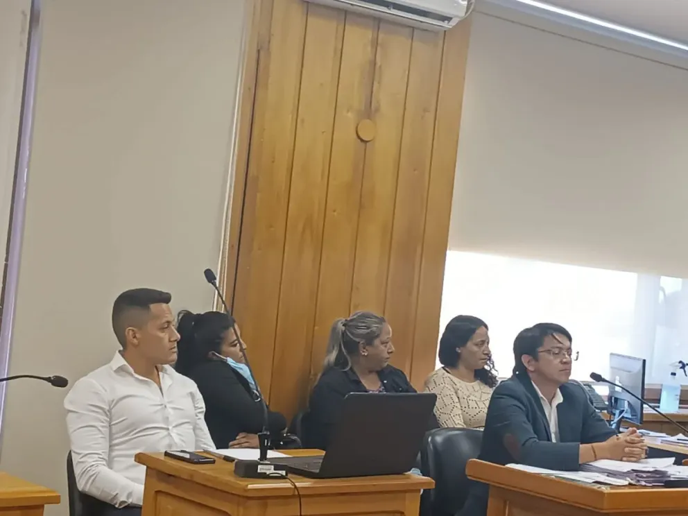 Tres condenadas y doce sobreseídos entre los empleados municipales que vendían licencias truchas