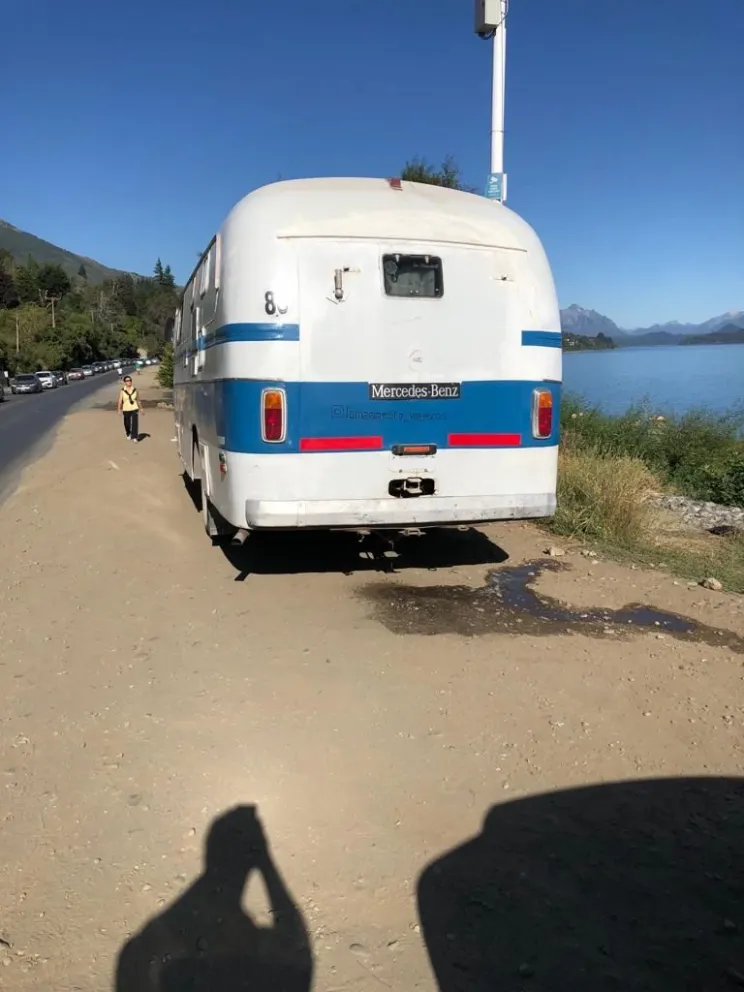 Vació el baño químico a metros del Nahuel Huapi