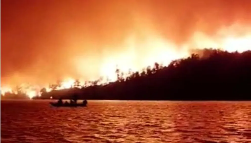 Ya son más de 160 las hectáreas afectadas por el incendio en lago Cholila