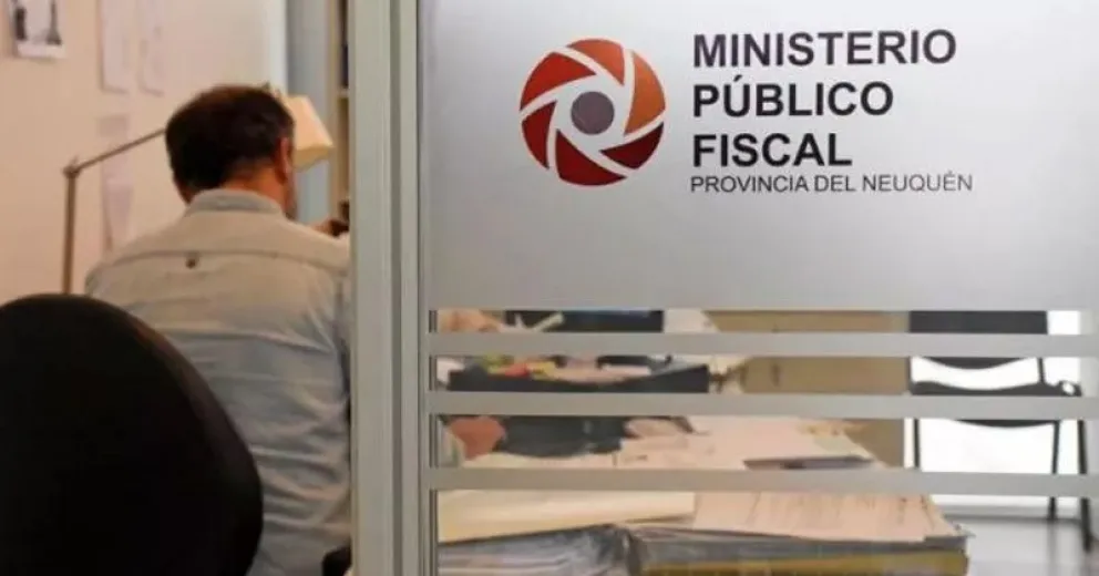 Lo multaron por manejar ebrio, pidió ver el expediente y se lo robó