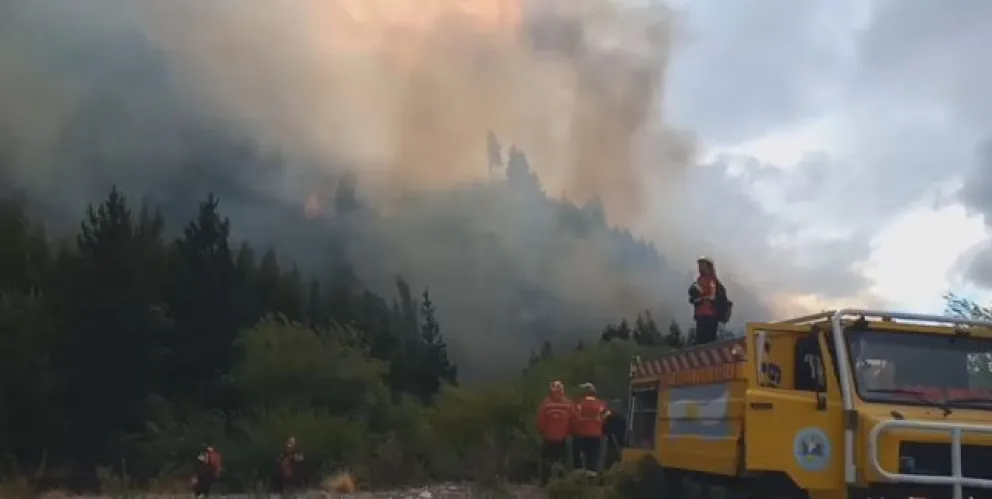 Otro gran incendio sacude la Comarca, esta vez en El Hoyo