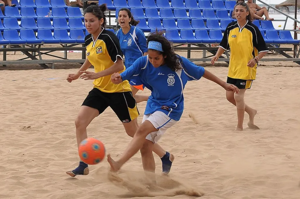 Largan torneo de fútbol playa femenino