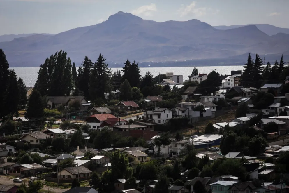 Los costos de los alquileres permanentes y la alta oferta de alojamientos temporarios complejizan el mercado inmobiliario para los residentes (foto de archivo)