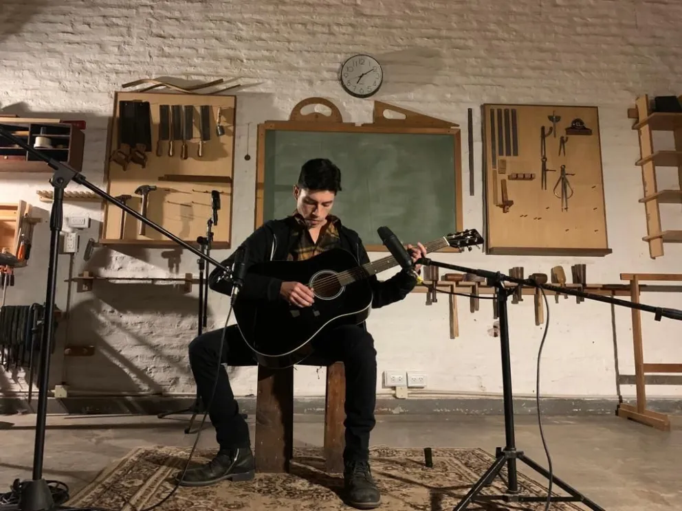 "Guitarra suburbana de salón" con Ezequiel Montivero en la Biblio Sarmiento