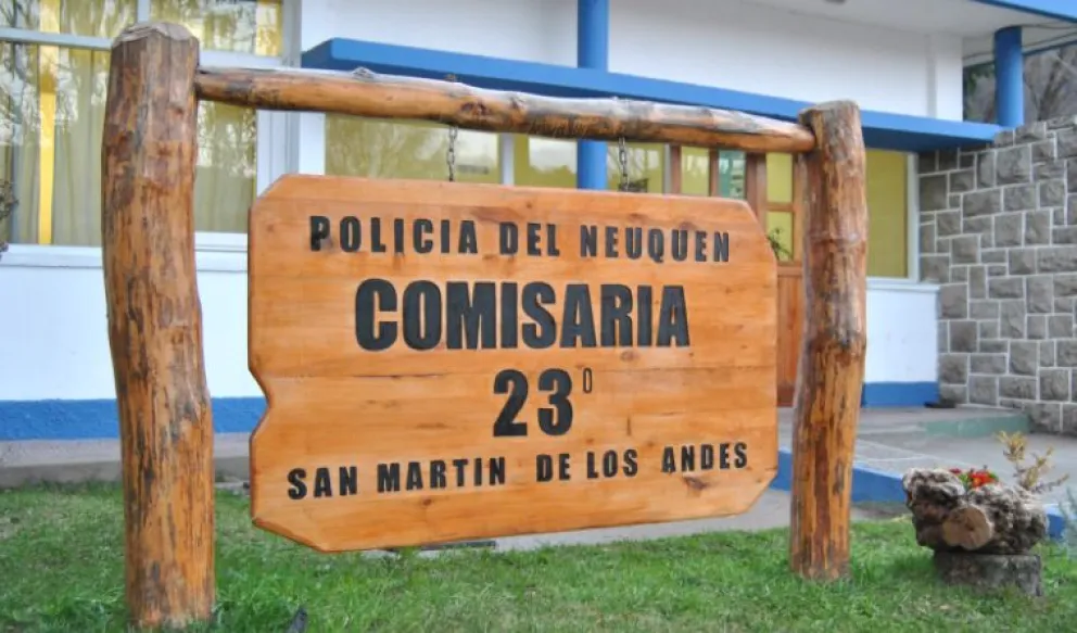 Le robaron el auto a un policía con el perro y el arma reglamentaria en el interior