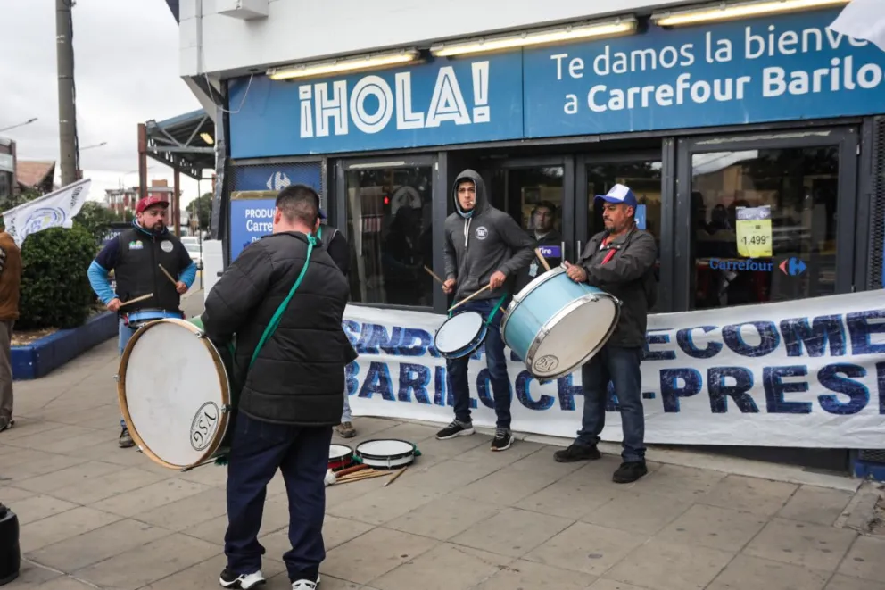 Reclamo sindical por incorporación de personal en un supermercado de la ciudad