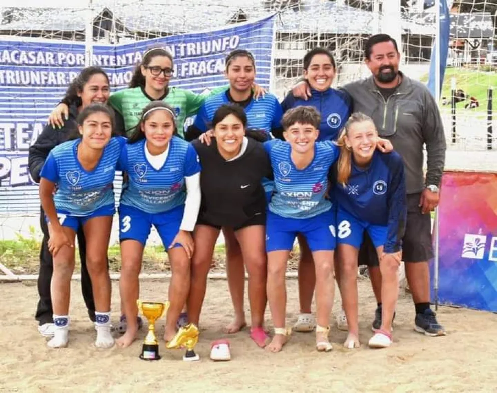 El Team se quedó con un exitoso fútbol playa femenino