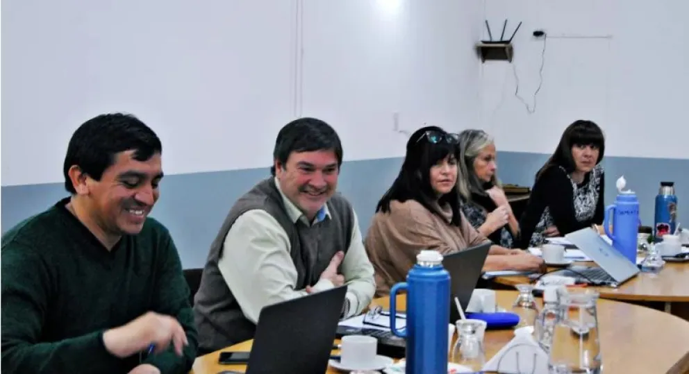 UnTER se reúne hoy con el gobierno para exigir que cesen los descuentos y la reapertura urgente de paritarias 
