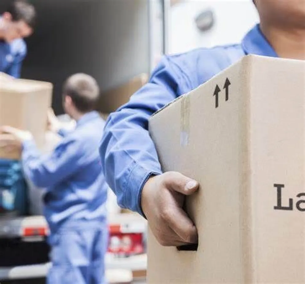 Encargó la mudanza a una empresa y tres elementos llegaron rotos: deberán indemnizarla