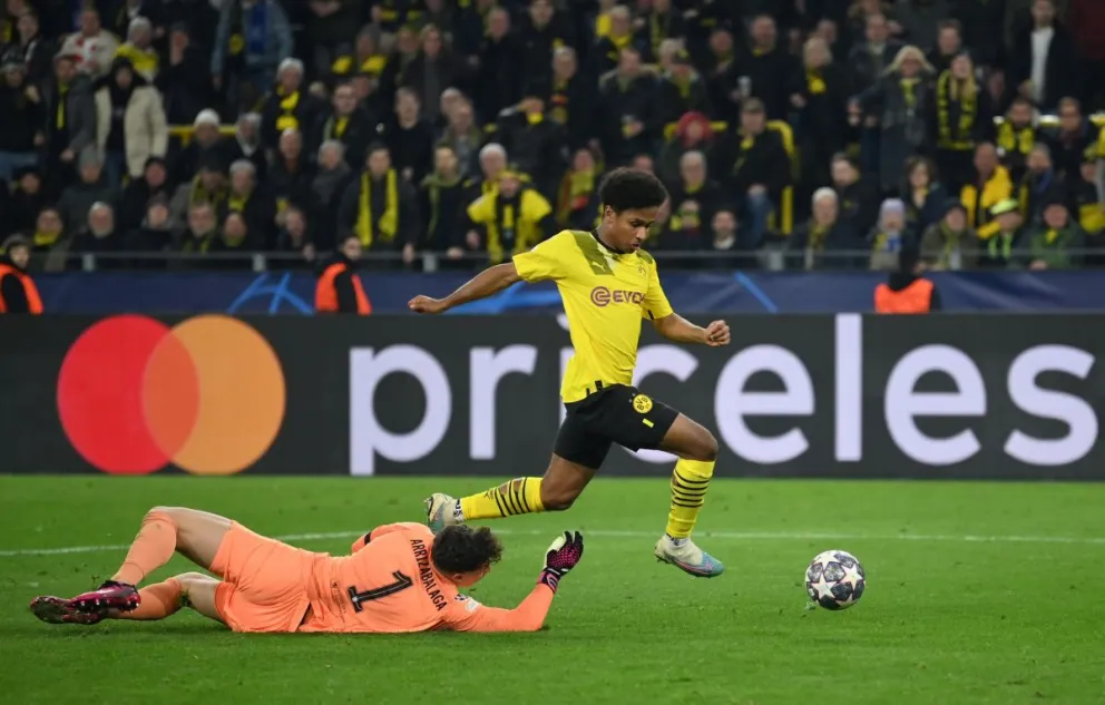 El Chelsea de Enzo no pudo en su visita a Dortmund y definirá la serie en Londres