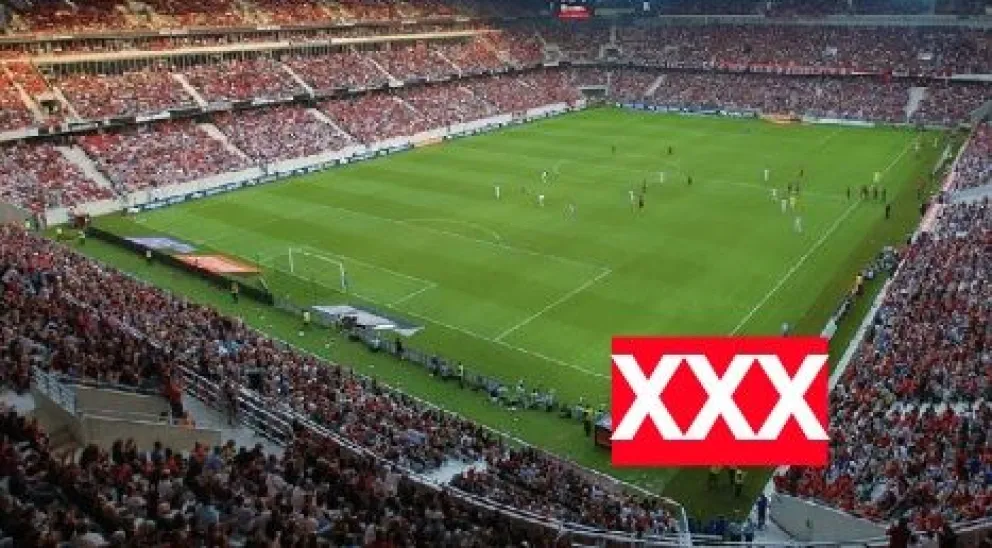 Un club de fútbol denunció que se grabó una película XXX en su estadio durante un partido