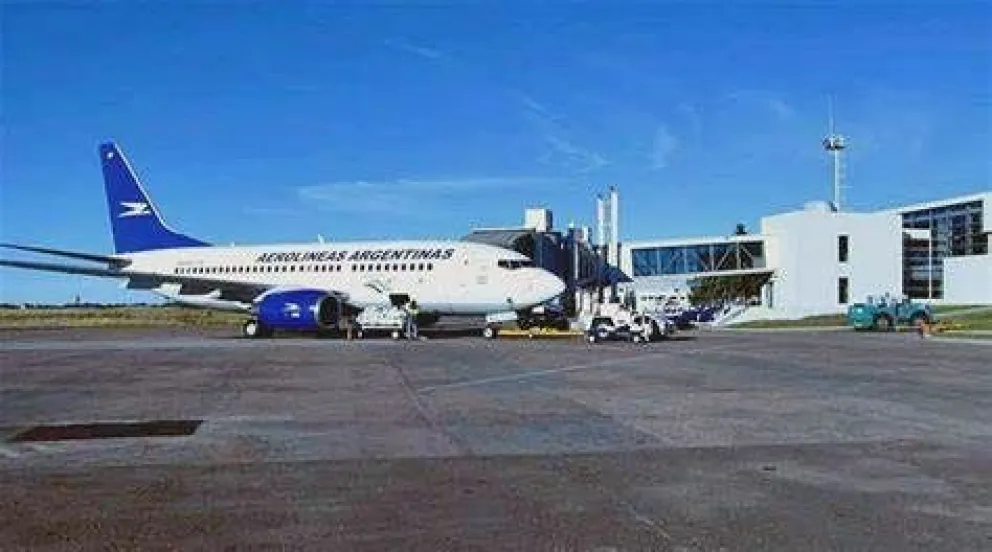 Un avión de Aerolíneas que volaba a Bariloche debió aterrizar de emergencia en Bahía Blanca