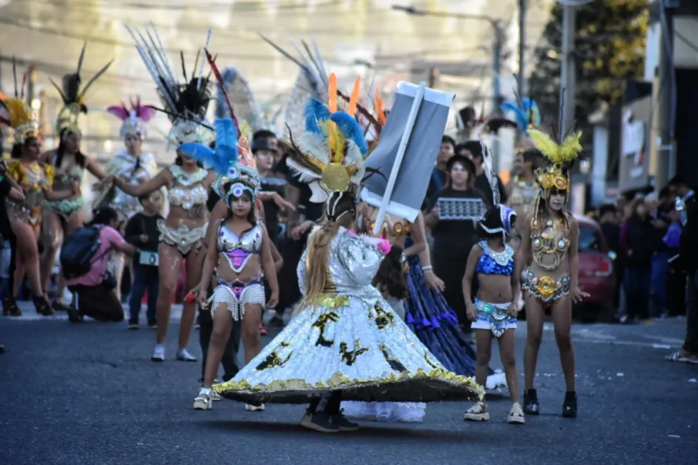 Comenzó el carnaval 2023 con un desfile por calle Onelli