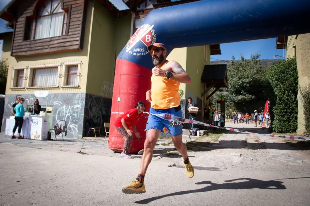 Julián Meyer ganó los 14 kilómetros en apoyo a los Bomberos Voluntarios de Melipal