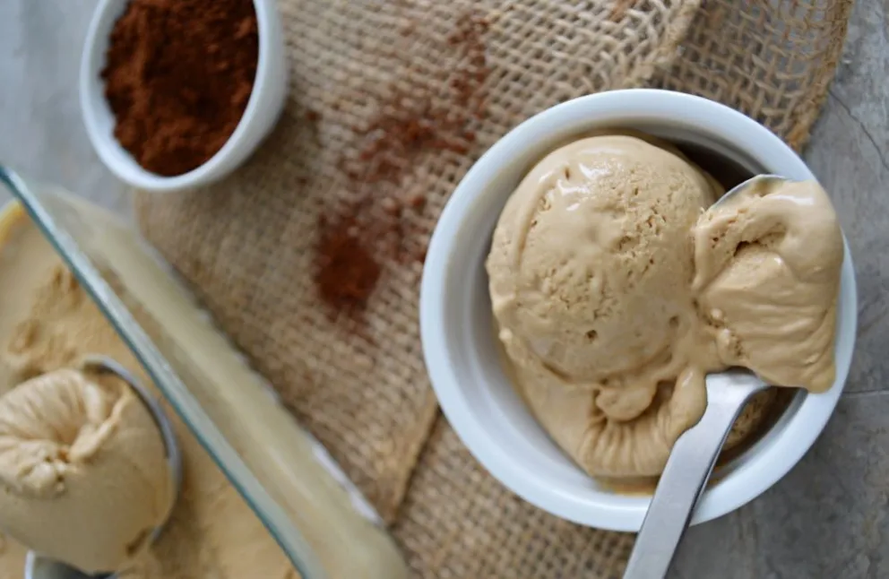 Cuatro ingredientes para hacer un helado de café fácil y casero 