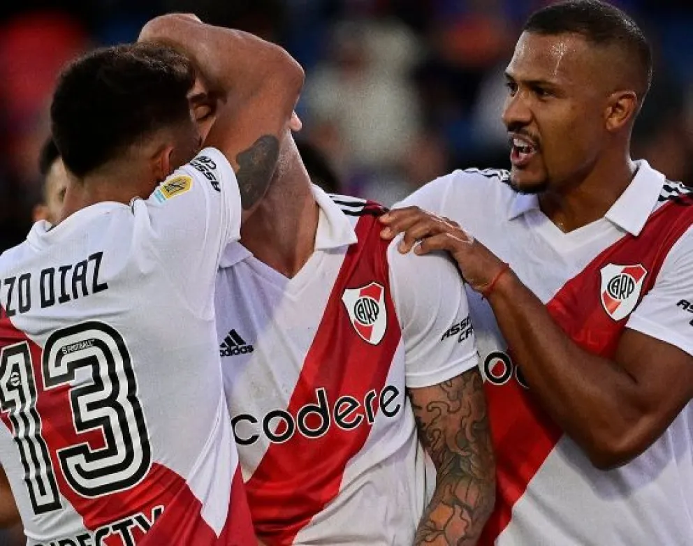 El millonario se hizo fuerte en Victoria y se prende en la cima del campeonato