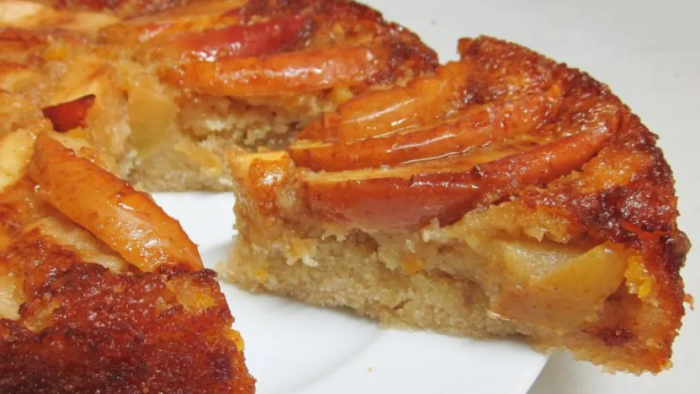 Para los mates: prepará la “falsa” torta de manzana invertida