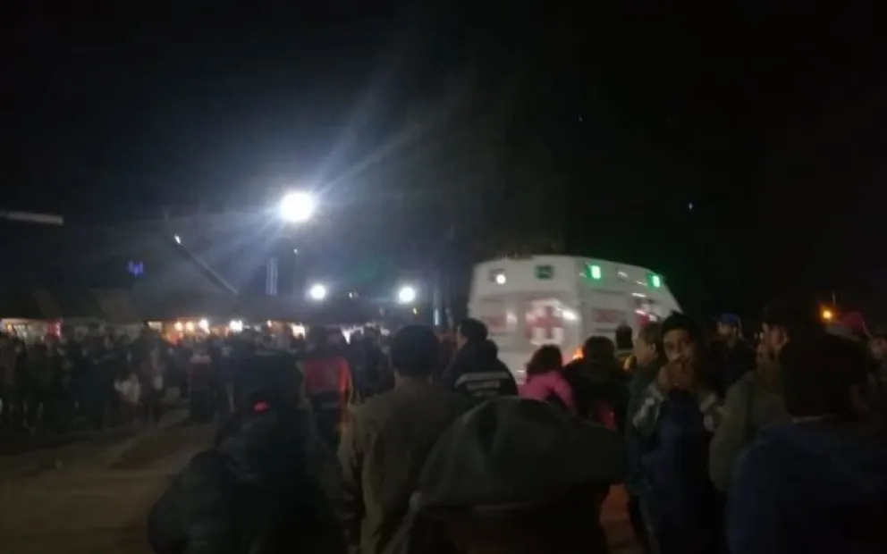 Un hombre fue apuñalado en una pelea que se originó en el patio de comidas