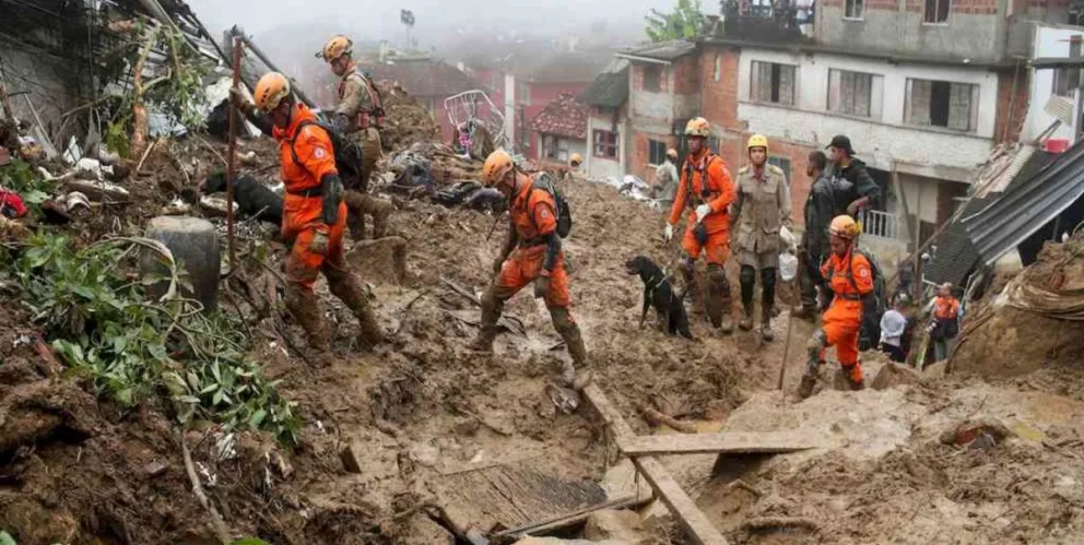 Brasil: intensas lluvias dejan al menos 36 personas fallecidas debido a inundaciones y derrumbes 