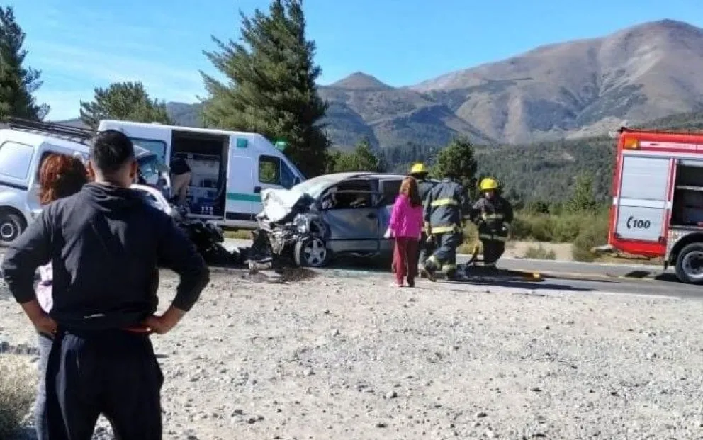 Violenta colisión vehicular en Ruta 40: trasladan a varios heridos