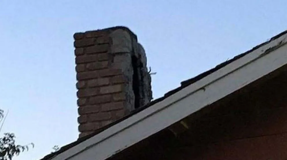 Video: entró a robar por la chimenea, quedó atrapado y tuvo que ser rescatado por los bomberos